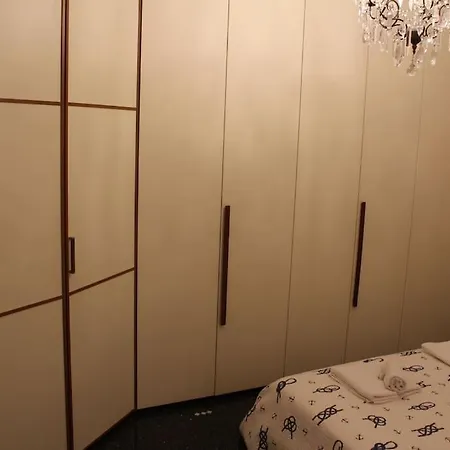 Apartment Casa My - 14 Minuti Dal Centro - 5 Minuti A Piedi Dal Gaslini